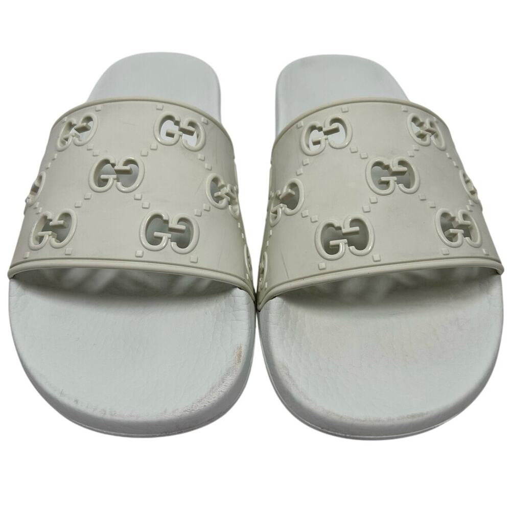 Gucci Rubber GG Monogram Slide Sandals in white rubber, water-resistant, size 8 - Picture 4 of 9